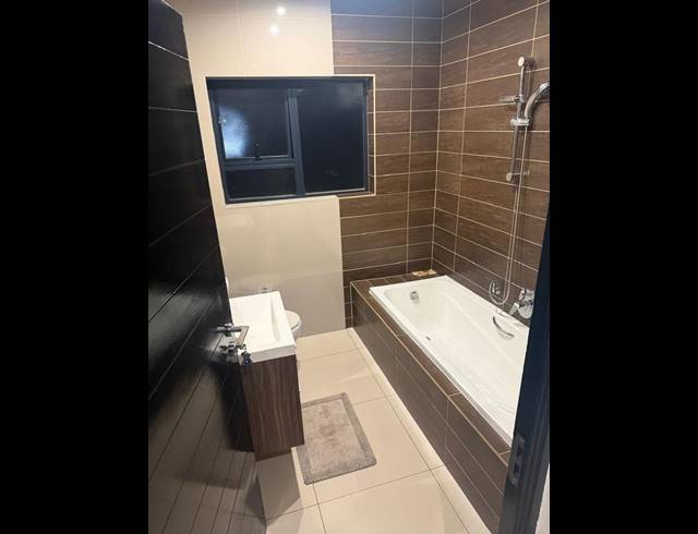 2 BEDROOM PROPERTY TO RENT IN RASLOUW GARDENS